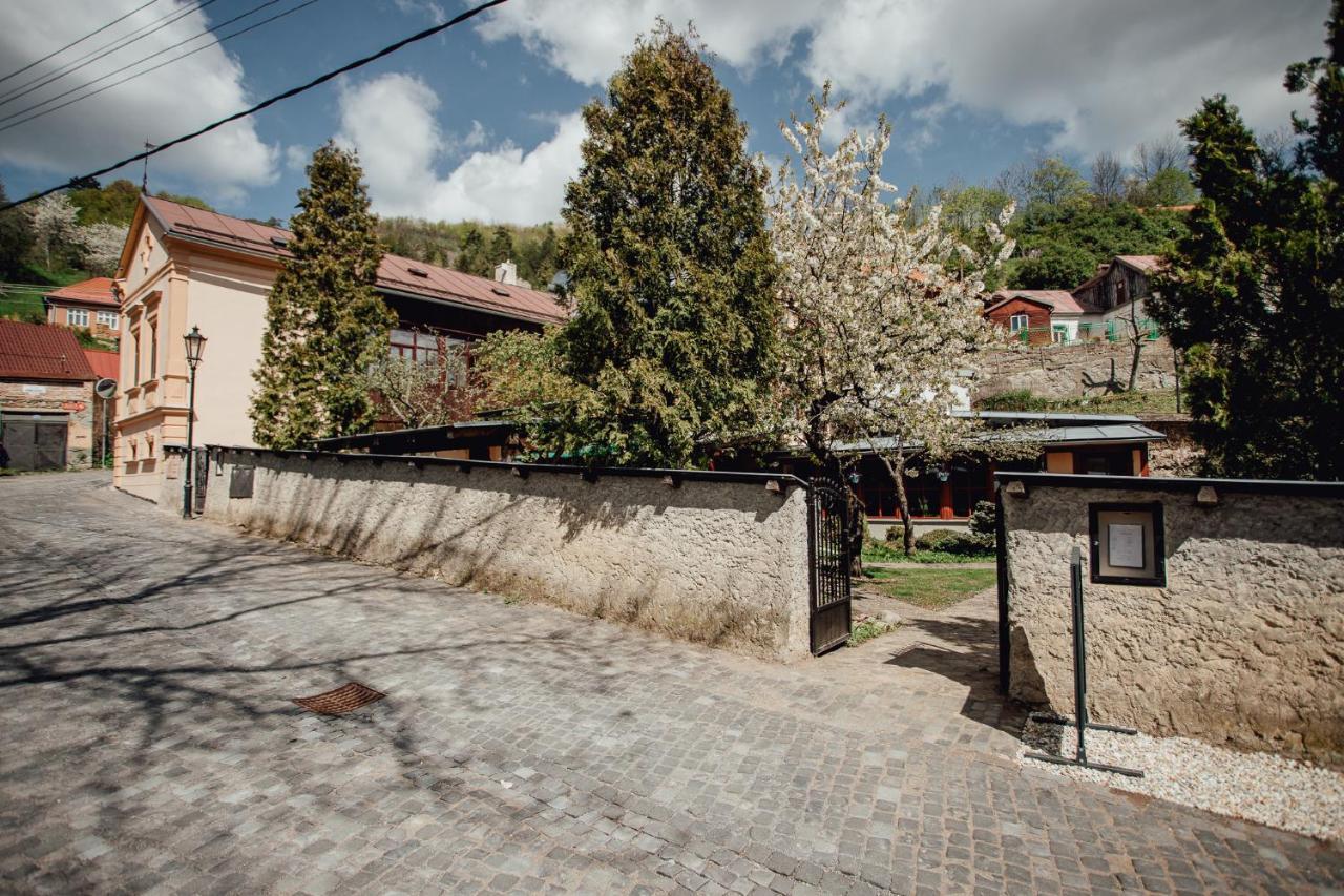 Aparthotel Botanicky Dvor Banská Štiavnica Esterno foto