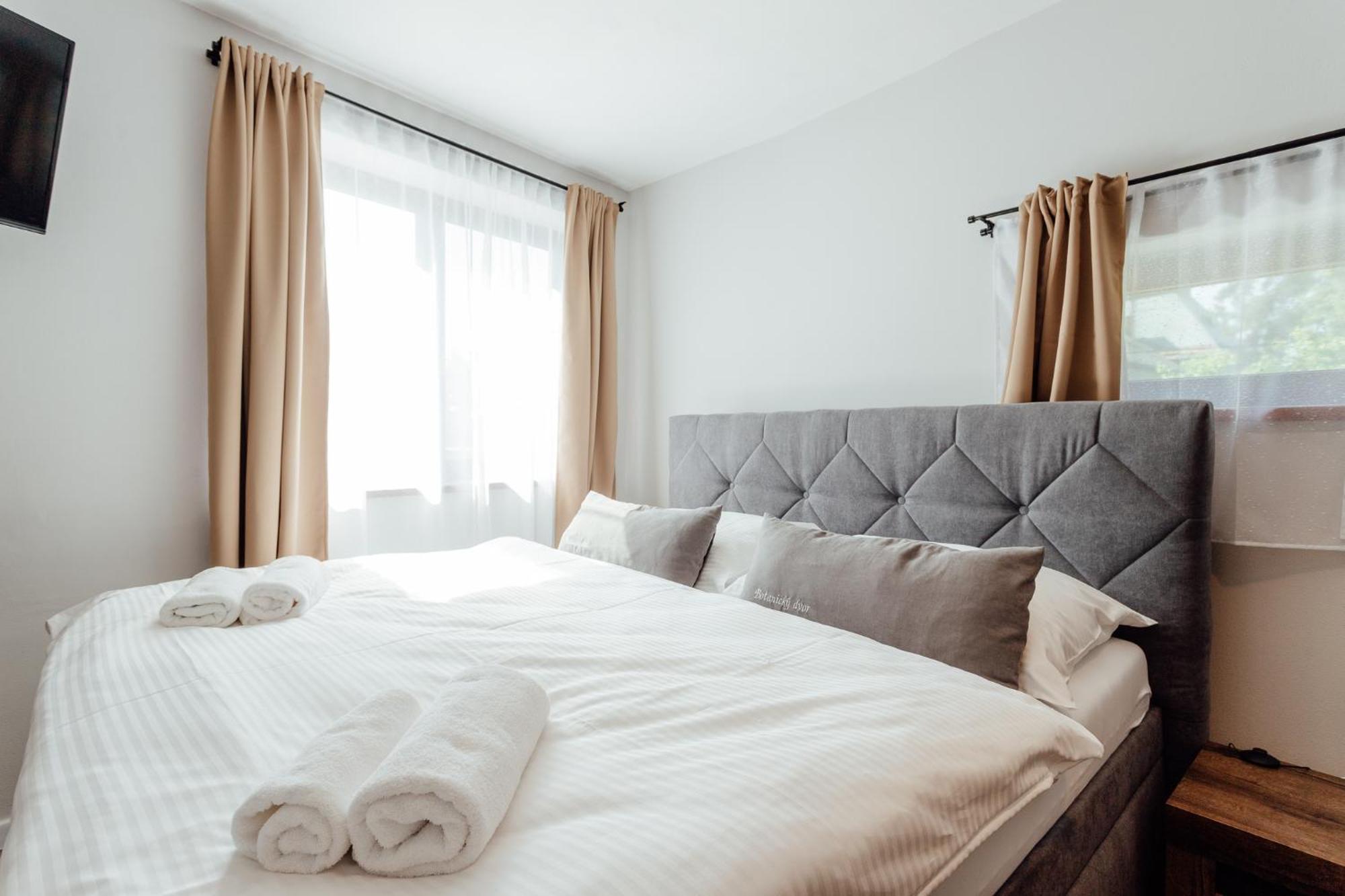 Aparthotel Botanicky Dvor Banská Štiavnica Esterno foto