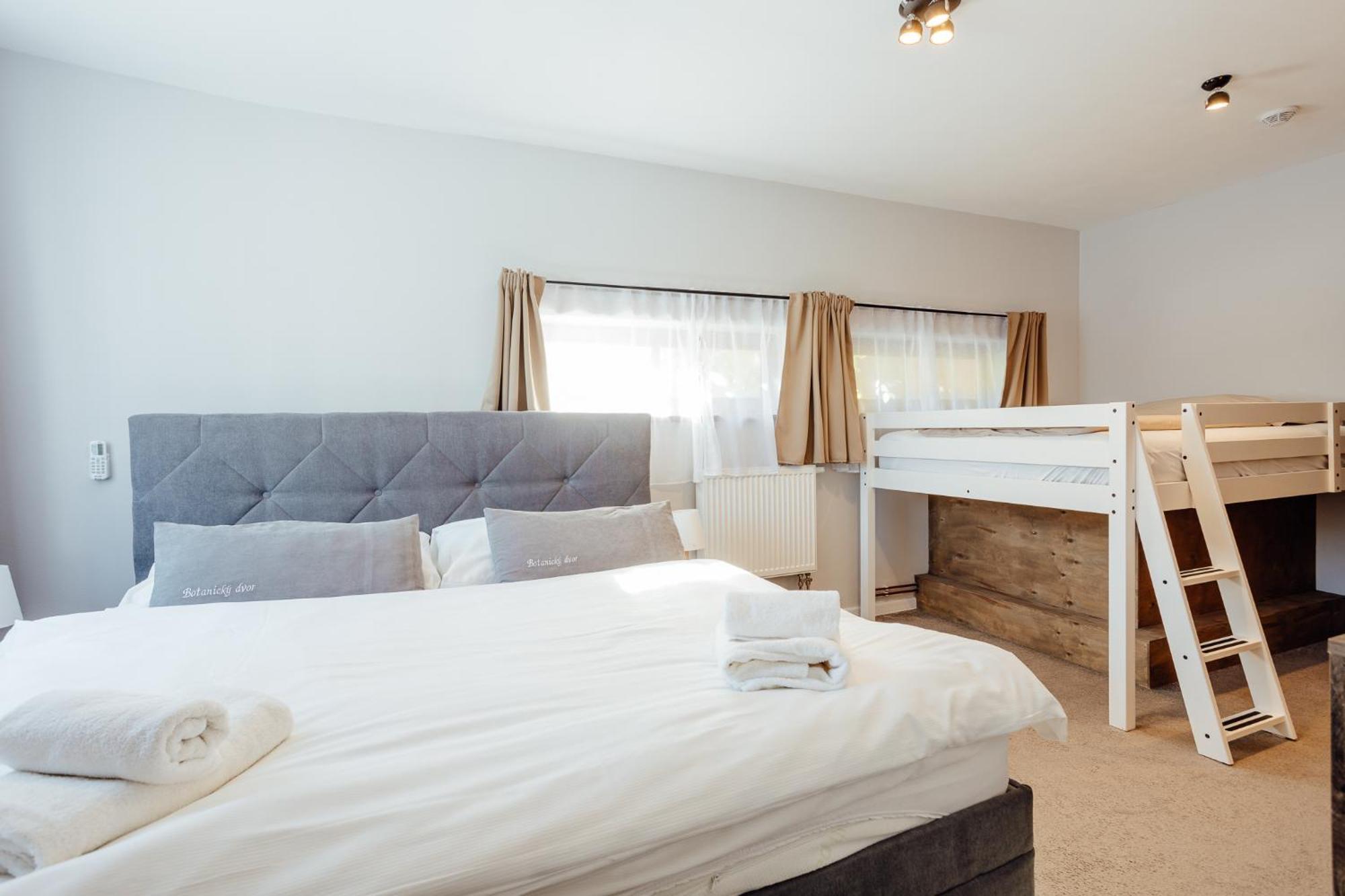 Aparthotel Botanicky Dvor Banská Štiavnica Esterno foto